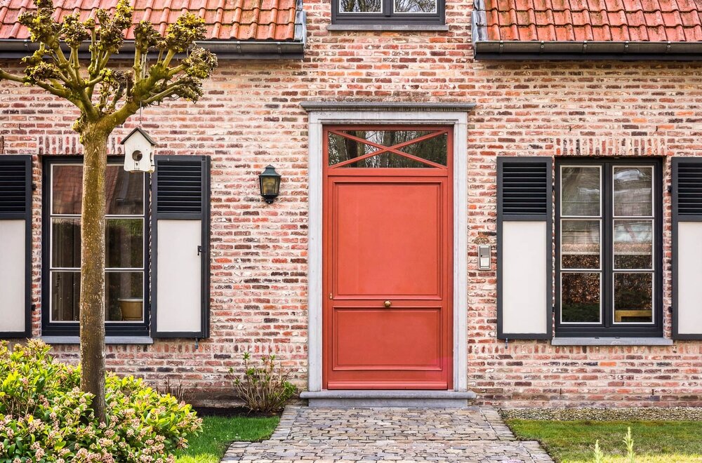 Landelijke villa met cottage bijgebouw.
