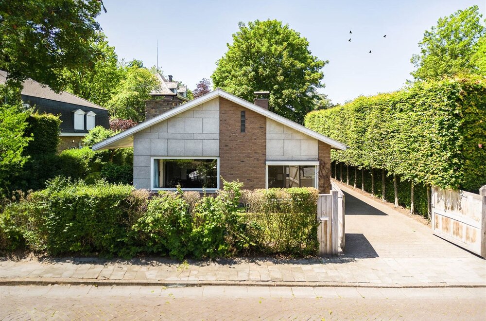 Te renoveren laagbouwvilla gelegen nabij de Gentbrugse Meersen. 