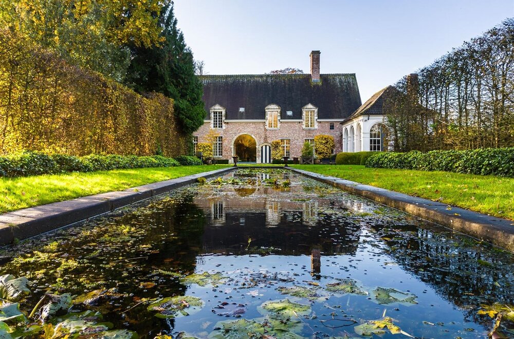 Luxueuze villa in manoir stijl, gelegen in het pittoreske Deurle. 