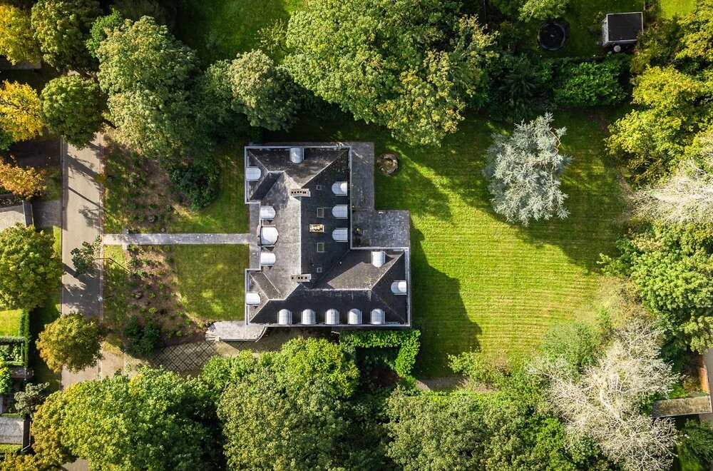 Villa gelegen op een ruim perceel te Sint-Denijs-Westrem